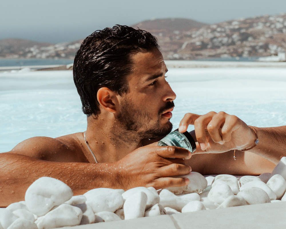 Image showcasing the benefits of using water-based pomade for hair styling, highlighting features like easy application, strong hold, and effortless wash-out. 